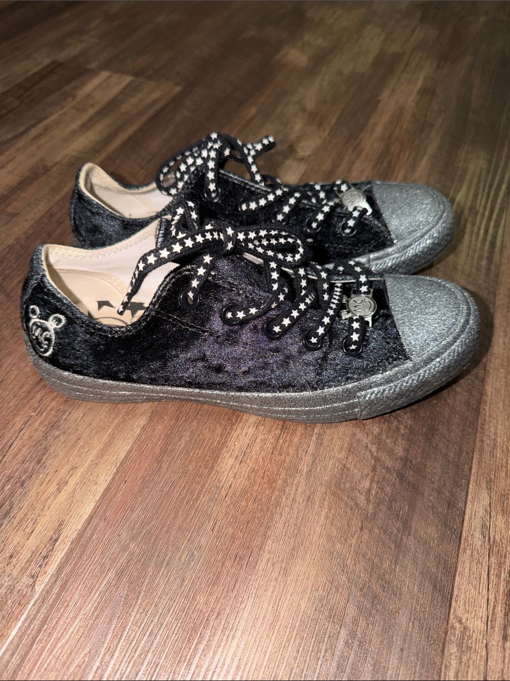 CONVERSE Miley Cyrus‎ Black velour/glitter sz 6